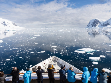 AVENTURES AUX CONFINS DE LA TERRE :  ANTARCTIQUE & MALOUINES